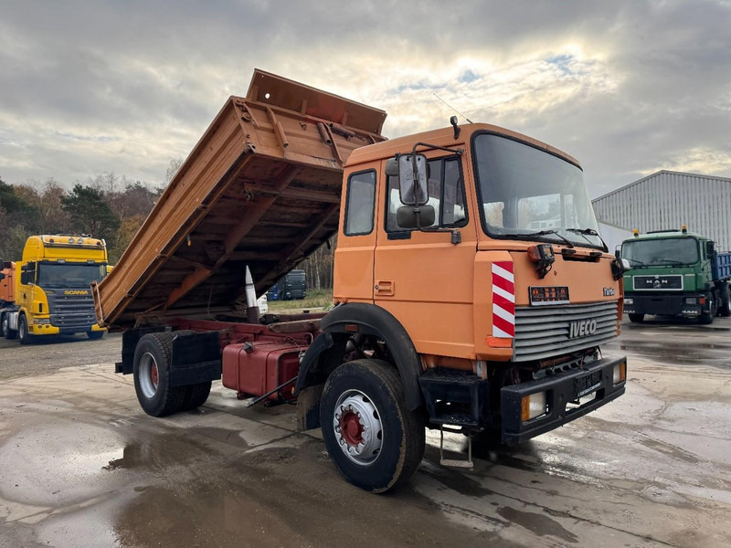 Iveco Turbostar 190 - 30 (BIG AXLE & STEEL SUSPENSION / GRAND PONT & LAMES / 6 CYLINDER WITH RADIATOR) - Kamion vetëshkarkues: foto 3 Iveco Turbostar 190 - 30 (BIG AXLE & STEEL SUSPENSION / GRAND PONT & LAMES / 6 CYLINDER WITH RADIATOR) - Kamion vetëshkarkues: foto 3