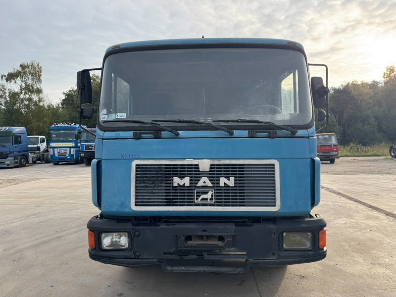 MAN 18.232 (12.000L / STEEL SUSPENSION / 6 CYLINDER WITH MANUAL PUMP) - Kamion me vakuum: foto 2 MAN 18.232 (12.000L / STEEL SUSPENSION / 6 CYLINDER WITH MANUAL PUMP) - Kamion me vakuum: foto 2