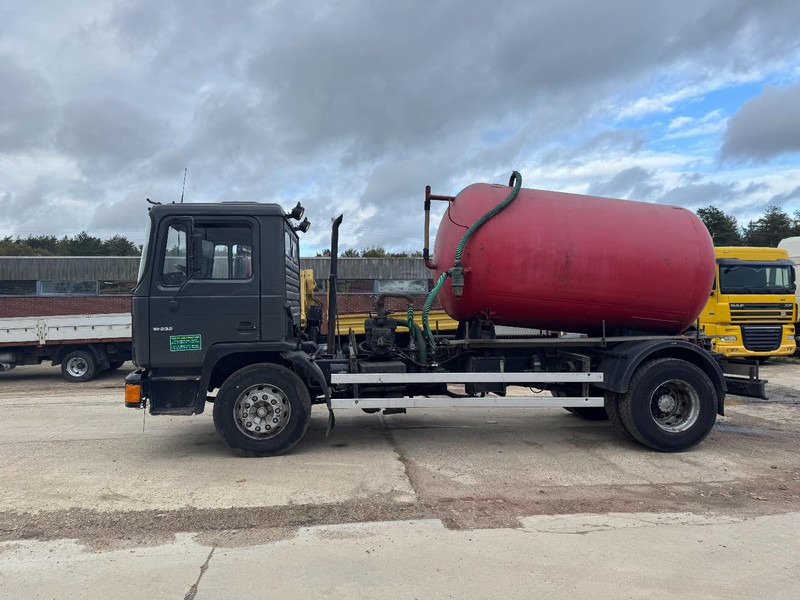 Lizingu i MAN 18.232 (8000 L / 6 CYLINDER WITH MANUAL PUMP / STEEL SUSPENSION) MAN 18.232 (8000 L / 6 CYLINDER WITH MANUAL PUMP / STEEL SUSPENSION): foto 8 Lizingu i MAN 18.232 (8000 L / 6 CYLINDER WITH MANUAL PUMP / STEEL SUSPENSION) MAN 18.232 (8000 L / 6 CYLINDER WITH MANUAL PUMP / STEEL SUSPENSION): foto 8