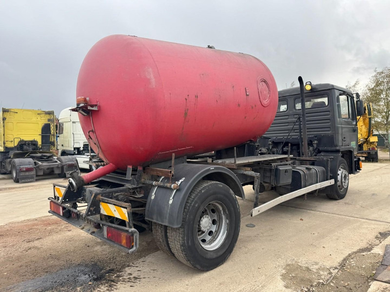 MAN 18.232 (8000 L / 6 CYLINDER WITH MANUAL PUMP / STEEL SUSPENSION) - Kamion me vakuum: foto 5 MAN 18.232 (8000 L / 6 CYLINDER WITH MANUAL PUMP / STEEL SUSPENSION) - Kamion me vakuum: foto 5