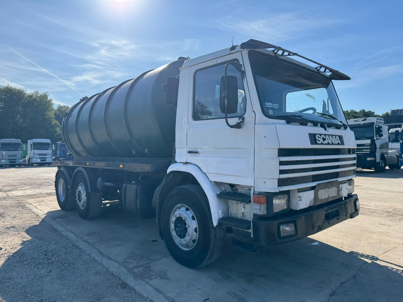 Scania 93 - 280 (14.000L / MANUAL PUMP & GEARBOX / 6X2) - Kamion me vakuum: foto 3 Scania 93 - 280 (14.000L / MANUAL PUMP & GEARBOX / 6X2) - Kamion me vakuum: foto 3