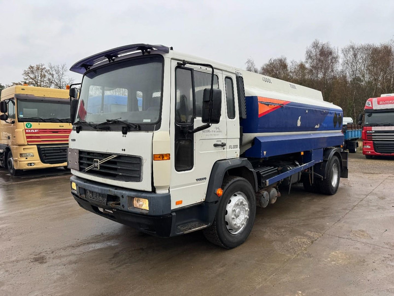 Volvo FL 6 - 220 (11000 L / 2 COMPARTMENTS / 18 TON / MANUAL GEARBOX / PERFECT) - Autobot: foto 1 Volvo FL 6 - 220 (11000 L / 2 COMPARTMENTS / 18 TON / MANUAL GEARBOX / PERFECT) - Autobot: foto 1
