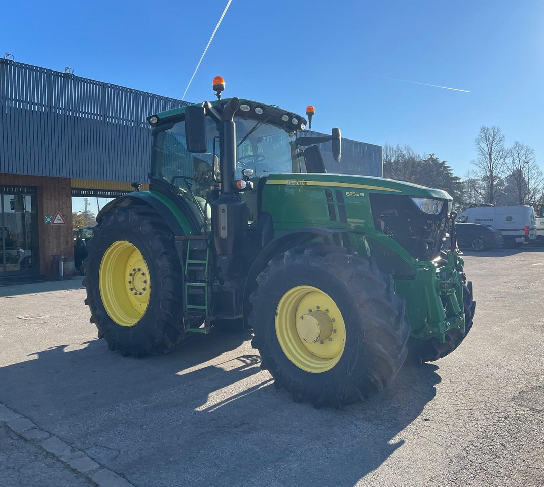 JOHN DEERE 6250 R - Traktor: foto 3 JOHN DEERE 6250 R - Traktor: foto 3