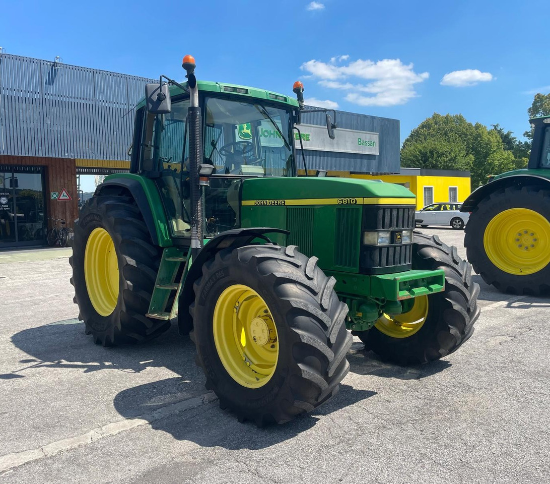 JOHN DEERE 6810 - Traktor: foto 3 JOHN DEERE 6810 - Traktor: foto 3