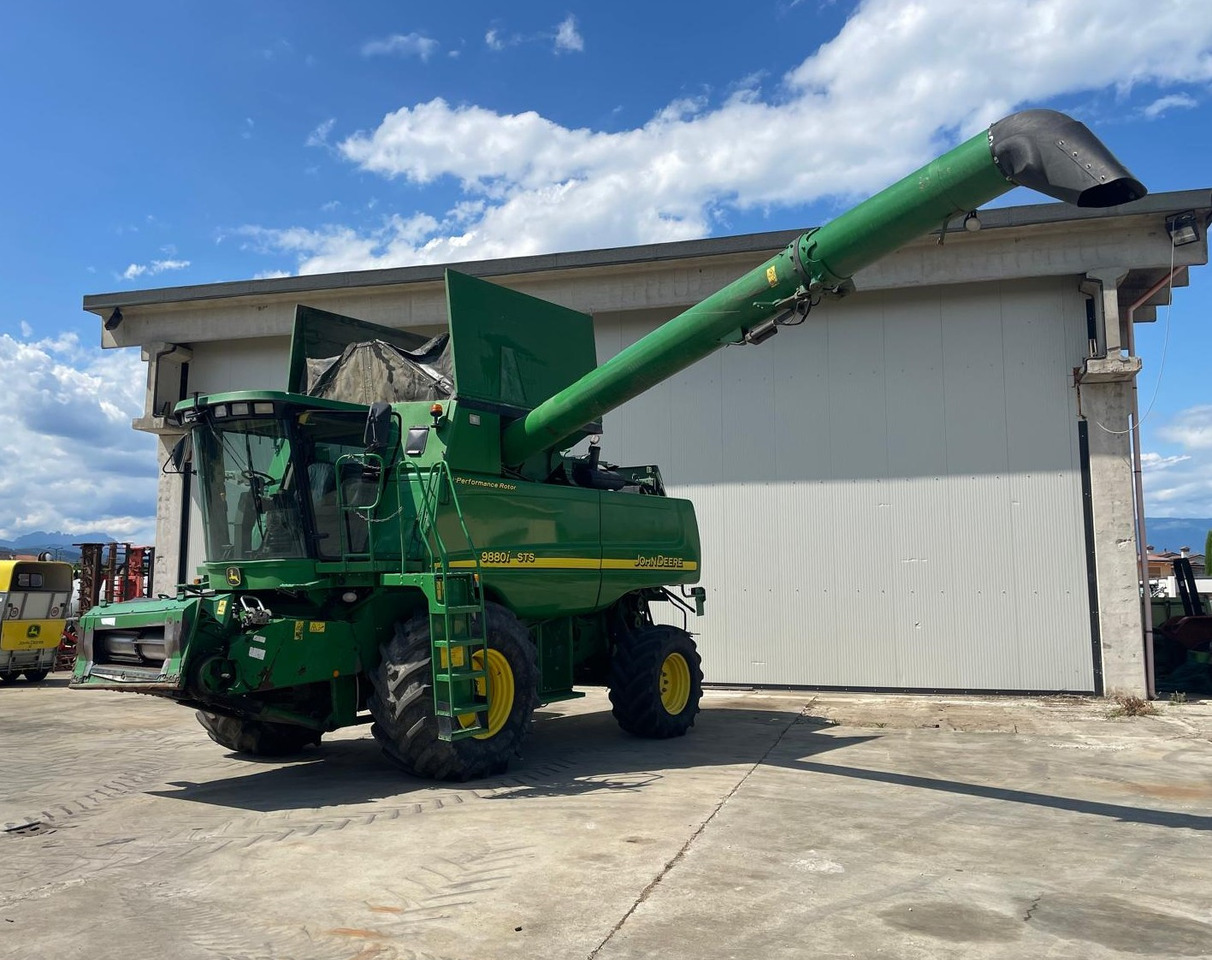 JOHN DEERE MIETITREBBIA STS 9880 - Autokombajnë: foto 2 JOHN DEERE MIETITREBBIA STS 9880 - Autokombajnë: foto 2