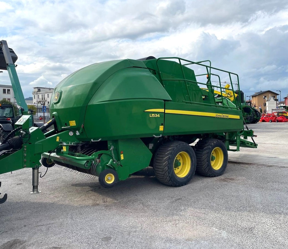 JOHN DEERE PRESSA L1534 - Dengmbledhëse katrore: foto 1 JOHN DEERE PRESSA L1534 - Dengmbledhëse katrore: foto 1