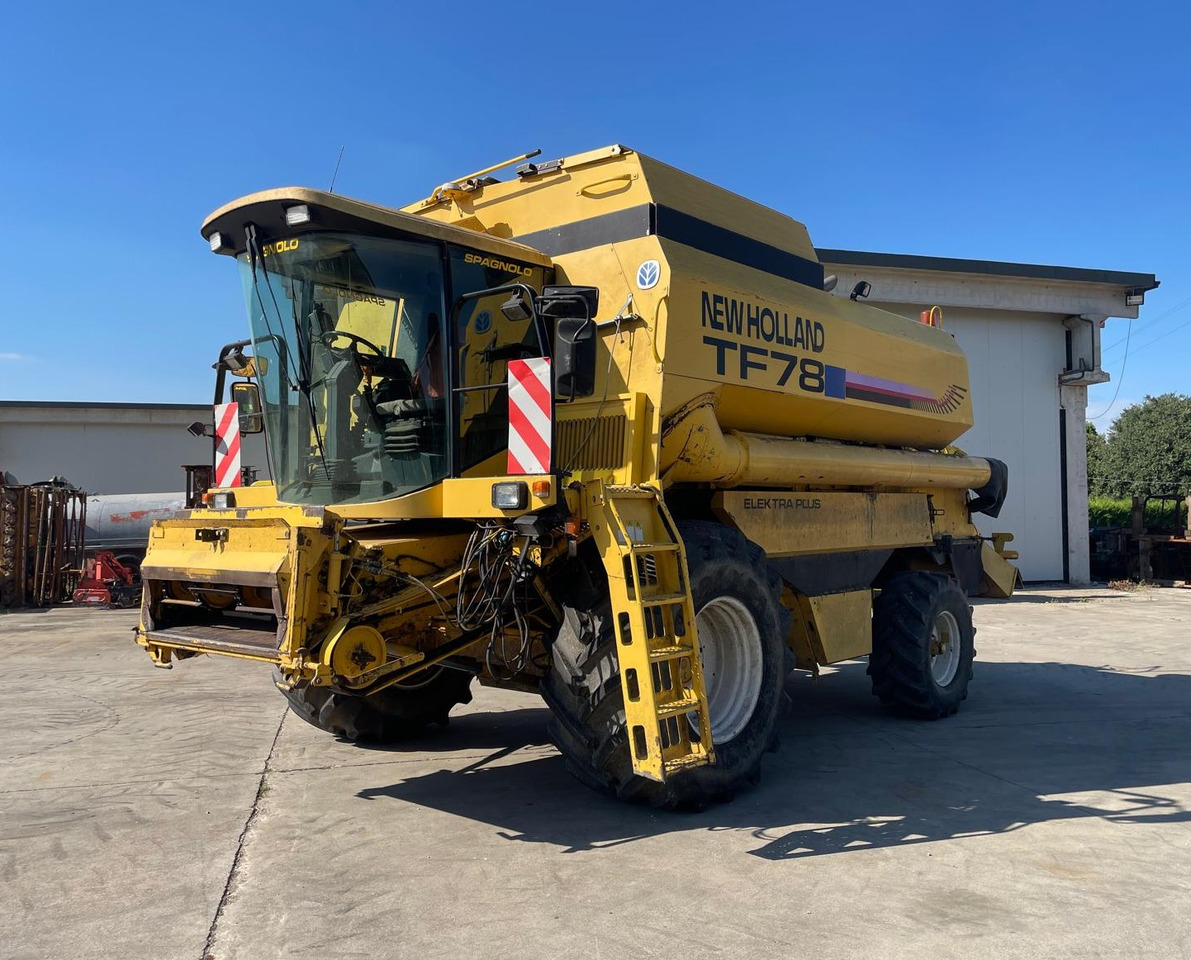 NEW HOLLAND MIETITREBBIA TF 78 - Autokombajnë: foto 1 NEW HOLLAND MIETITREBBIA TF 78 - Autokombajnë: foto 1