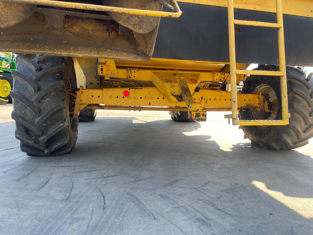 NEW HOLLAND MIETITREBBIA TF 78 - Autokombajnë: foto 4 NEW HOLLAND MIETITREBBIA TF 78 - Autokombajnë: foto 4