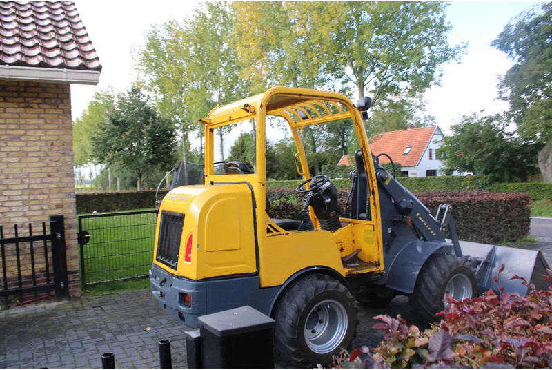 Eurotrac W12s - Fadrom: foto 3 Eurotrac W12s - Fadrom: foto 3