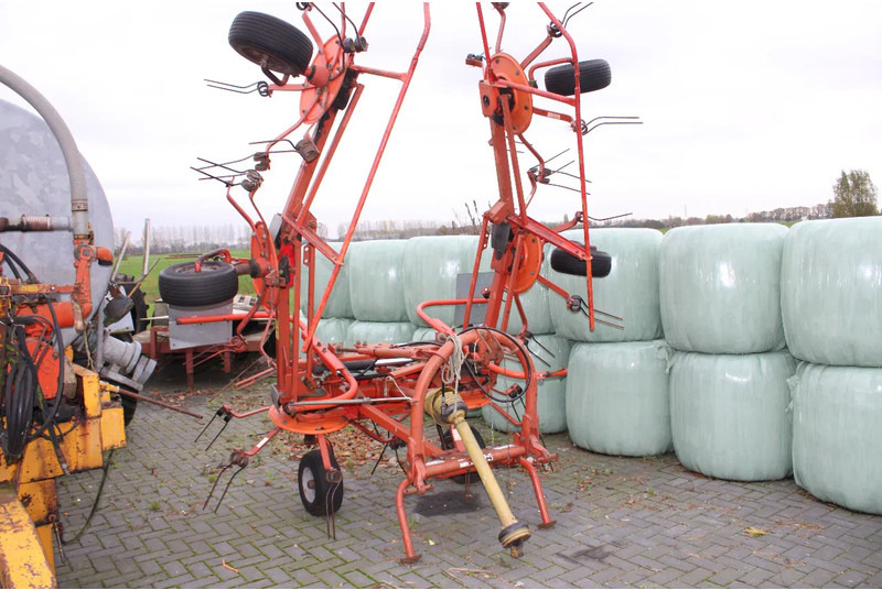 Fella 680 en diverse machines - Barkthyese/ Shkundës bari: foto 1 Fella 680 en diverse machines - Barkthyese/ Shkundës bari: foto 1