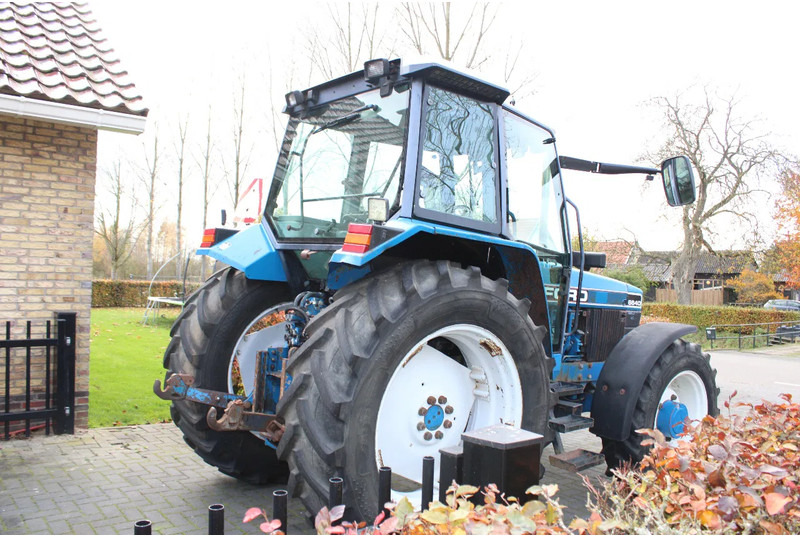 New Holland 6640 met turbo fronthef en front pto - Traktor: foto 3 New Holland 6640 met turbo fronthef en front pto - Traktor: foto 3