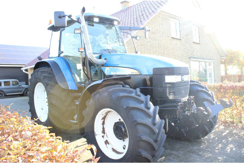New Holland TM 140 - Traktor: foto 2 New Holland TM 140 - Traktor: foto 2