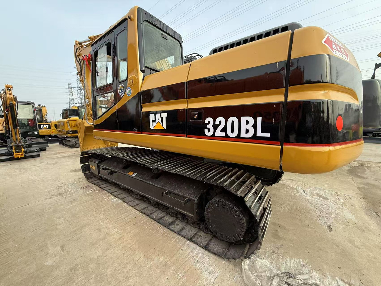 CATERPILLAR 320b - Ekskavator me zinxhirë: foto 3 CATERPILLAR 320b - Ekskavator me zinxhirë: foto 3