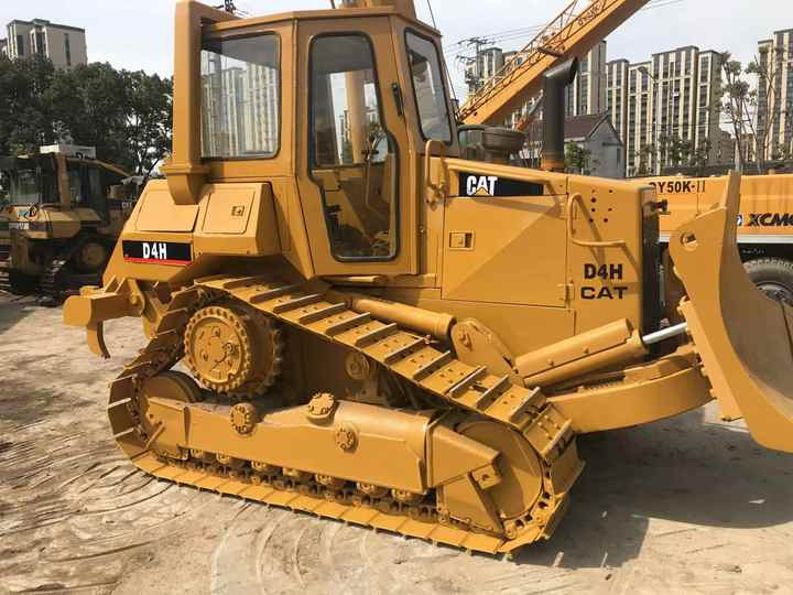 Good Condition D4H Bulldozer New Crawler Bulldozer with Parts Price Bulldozers - Buldozer: foto 3 Good Condition D4H Bulldozer New Crawler Bulldozer with Parts Price Bulldozers - Buldozer: foto 3