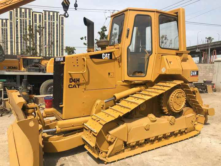 Good Condition D4H Bulldozer New Crawler Bulldozer with Parts Price Bulldozers - Buldozer: foto 2 Good Condition D4H Bulldozer New Crawler Bulldozer with Parts Price Bulldozers - Buldozer: foto 2