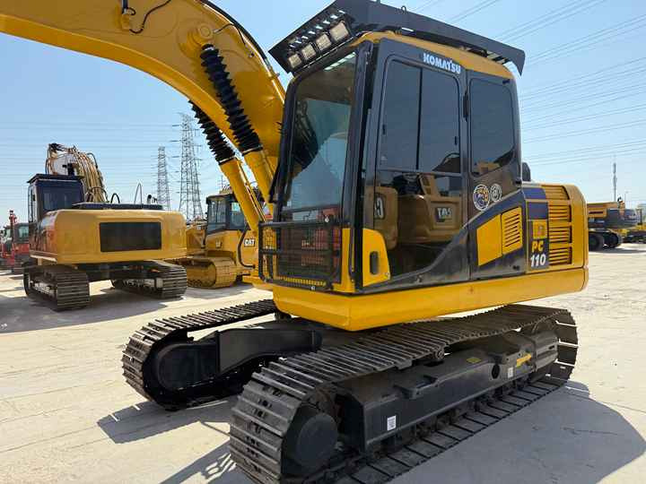 Low Shipping Mini Used Excavator Construction Machine Used komatsu Pc110 - Ekskavator me zinxhirë: foto 4 Low Shipping Mini Used Excavator Construction Machine Used komatsu Pc110 - Ekskavator me zinxhirë: foto 4