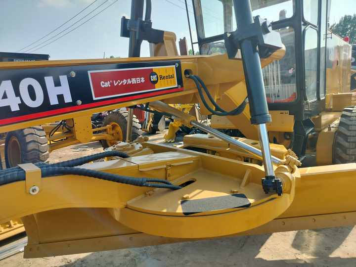 Used CAT 140H Motor Grader From Japan with Excellent Performance Caterpillar 140h in Good Condition for Sale - Makinë niveluese: foto 2 Used CAT 140H Motor Grader From Japan with Excellent Performance Caterpillar 140h in Good Condition for Sale - Makinë niveluese: foto 2