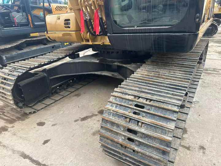 Used Excavator CAT 320C Second Hand Highly Competitive Digging Machine 325C 330C for Sale - Ekskavator me zinxhirë: foto 4 Used Excavator CAT 320C Second Hand Highly Competitive Digging Machine 325C 330C for Sale - Ekskavator me zinxhirë: foto 4