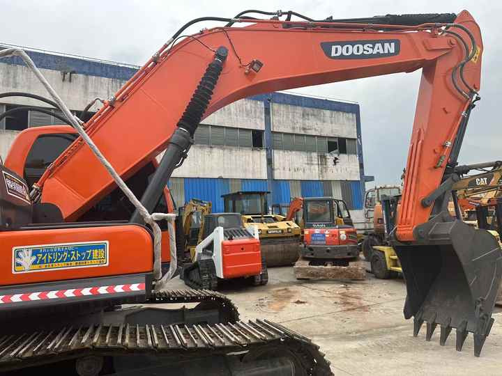 Used Excavator Doosan DX225LC-9 Excavators Mini Equipment Earth Moving Machinery Doosan Digger Excavator for Sale - Ekskavator me zinxhirë: foto 3 Used Excavator Doosan DX225LC-9 Excavators Mini Equipment Earth Moving Machinery Doosan Digger Excavator for Sale - Ekskavator me zinxhirë: foto 3