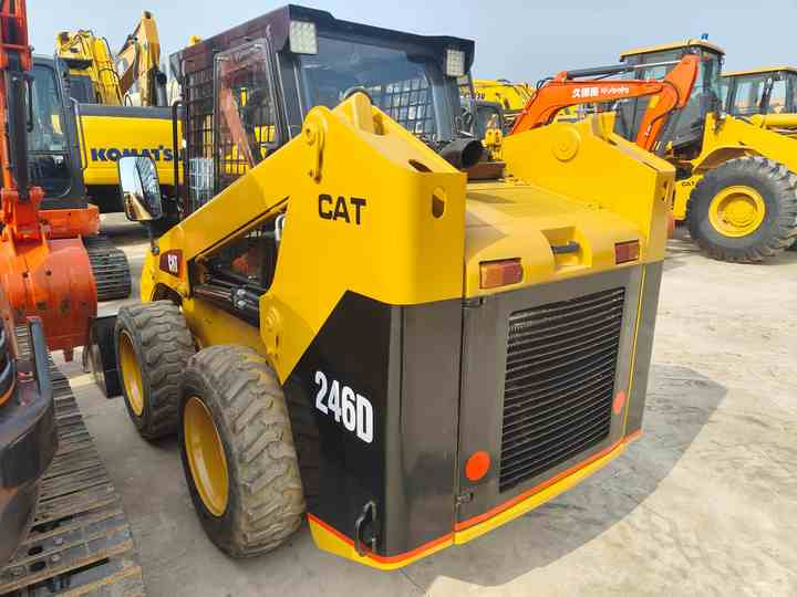 Used Front Loader Tractor CAT 246D Skid Steer Loader / Used Cat 226B 246C 246d Mini Skid Steer Loader in Stock - Mini fadrom: foto 5 Used Front Loader Tractor CAT 246D Skid Steer Loader / Used Cat 226B 246C 246d Mini Skid Steer Loader in Stock - Mini fadrom: foto 5