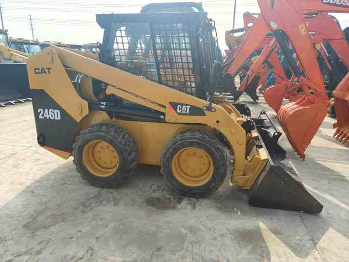 Used Front Loader Tractor CAT 246D Skid Steer Loader / Used Cat 226B 246C 246d Mini Skid Steer Loader in Stock - Mini fadrom: foto 2 Used Front Loader Tractor CAT 246D Skid Steer Loader / Used Cat 226B 246C 246d Mini Skid Steer Loader in Stock - Mini fadrom: foto 2