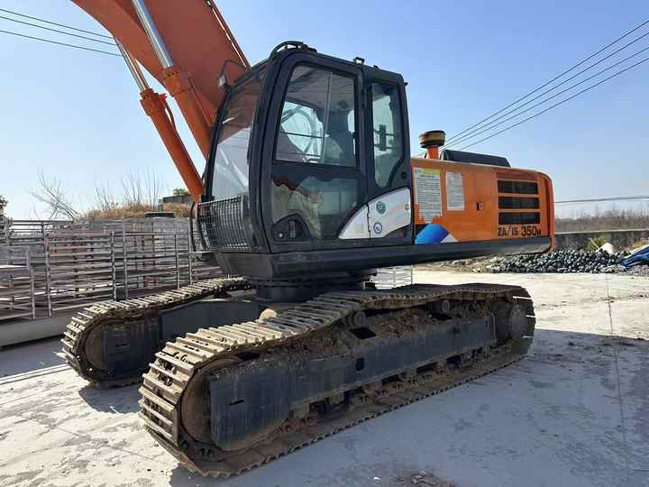 Used Hitachi Zx 350 Excavator with Loe Shipping and Certificate Global Shipping - Ekskavator me zinxhirë: foto 2 Used Hitachi Zx 350 Excavator with Loe Shipping and Certificate Global Shipping - Ekskavator me zinxhirë: foto 2