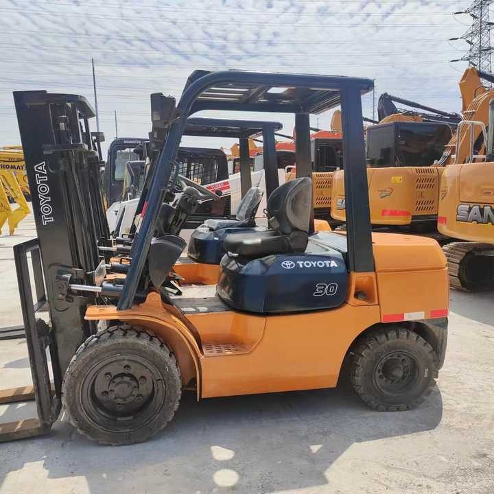 Used Japan Brand toyota 3 Tons Forklift on Hot Sale toyota Forklift 10 Ton 3ton 5 Ton Forklift - Pirun ngritës: foto 1 Used Japan Brand toyota 3 Tons Forklift on Hot Sale toyota Forklift 10 Ton 3ton 5 Ton Forklift - Pirun ngritës: foto 1