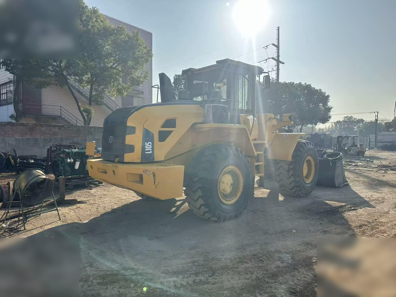 VOLVO L105 - Fadrom me goma: foto 1 VOLVO L105 - Fadrom me goma: foto 1