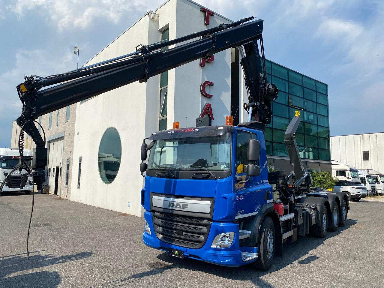 DAF CF 400 - Transportjer kontejnerësh/ Kamion me karroceri të çmontueshme: foto 1 DAF CF 400 - Transportjer kontejnerësh/ Kamion me karroceri të çmontueshme: foto 1