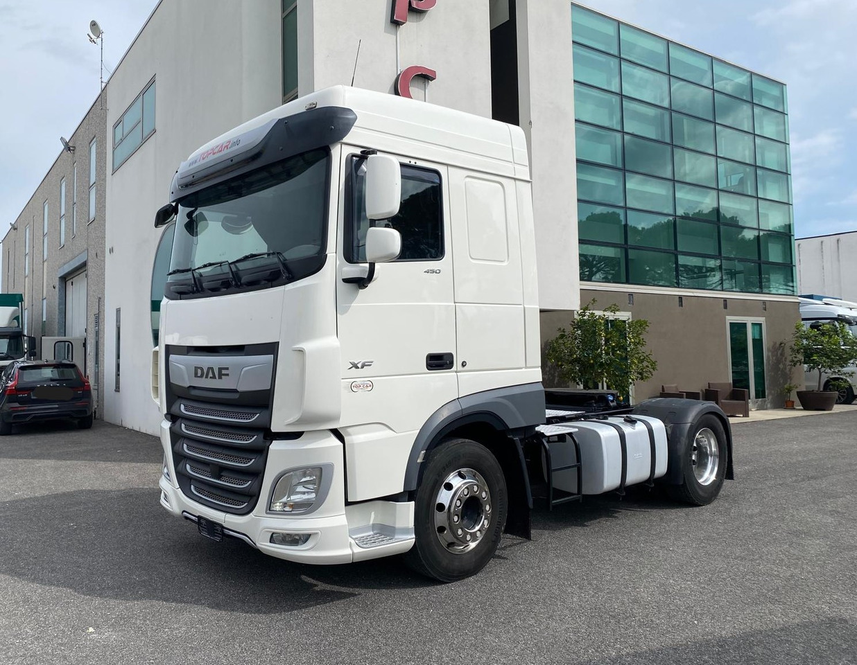 DAF XF 450 - Gjysmë-kamion: foto 1 DAF XF 450 - Gjysmë-kamion: foto 1
