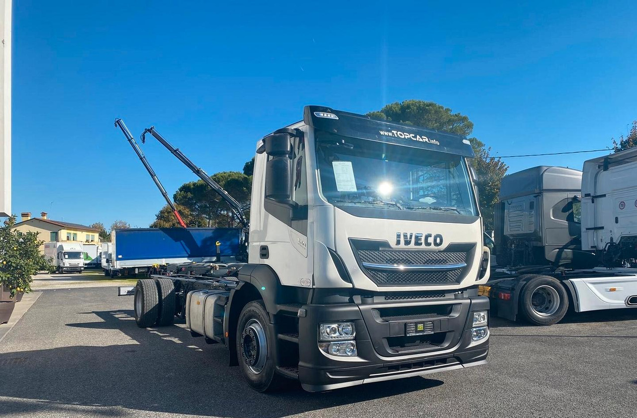 IVECO AD190S36 MOTRICE 2 ASSI TELAIO 2017 - Kamion kabinë-shasi: foto 3 IVECO AD190S36 MOTRICE 2 ASSI TELAIO 2017 - Kamion kabinë-shasi: foto 3