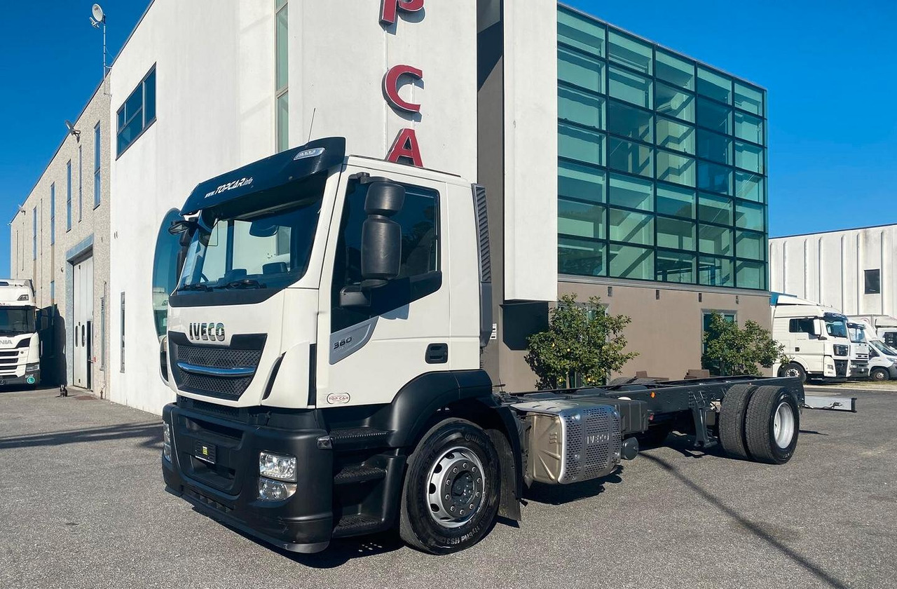 IVECO AD190S36 MOTRICE 2 ASSI TELAIO 2017 - Kamion kabinë-shasi: foto 2 IVECO AD190S36 MOTRICE 2 ASSI TELAIO 2017 - Kamion kabinë-shasi: foto 2