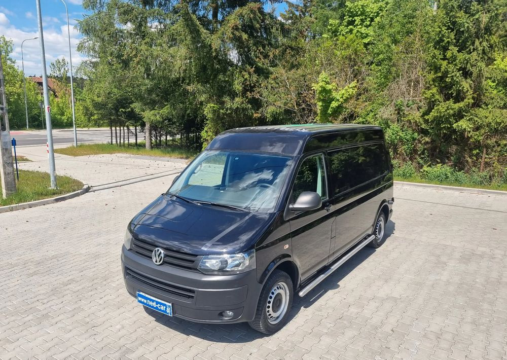Volkswagen Transporter - Furgon i vogël: foto 1 Volkswagen Transporter - Furgon i vogël: foto 1