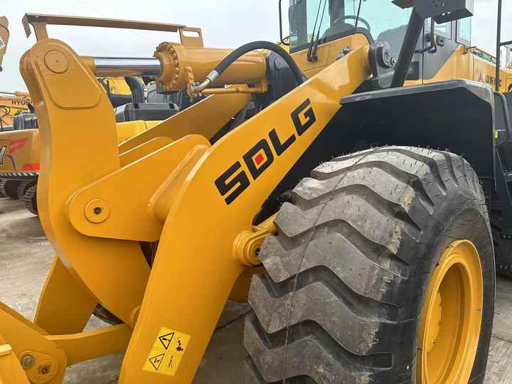 China Famous Brand SDLG Used SDLG 958L Wheel Loader Running Working Condition Low Price for Sale - Fadrom me goma: foto 2 China Famous Brand SDLG Used SDLG 958L Wheel Loader Running Working Condition Low Price for Sale - Fadrom me goma: foto 2