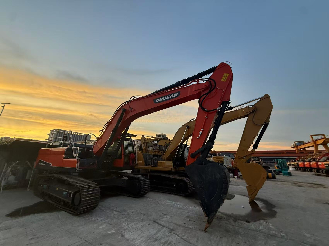 DOOSAN DOOSAN DX340 Crawler excavator for sale good quality for sale at low price - Ekskavator me zinxhirë: foto 2 DOOSAN DOOSAN DX340 Crawler excavator for sale good quality for sale at low price - Ekskavator me zinxhirë: foto 2