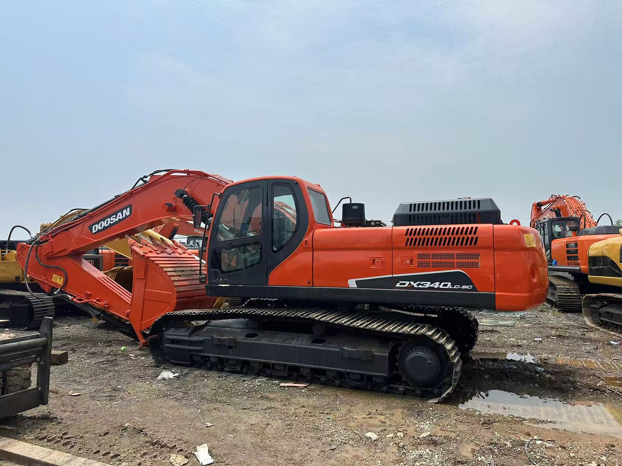 DOOSAN dx340 low working hours good price in stock for sale - Ekskavator me zinxhirë: foto 2 DOOSAN dx340 low working hours good price in stock for sale - Ekskavator me zinxhirë: foto 2