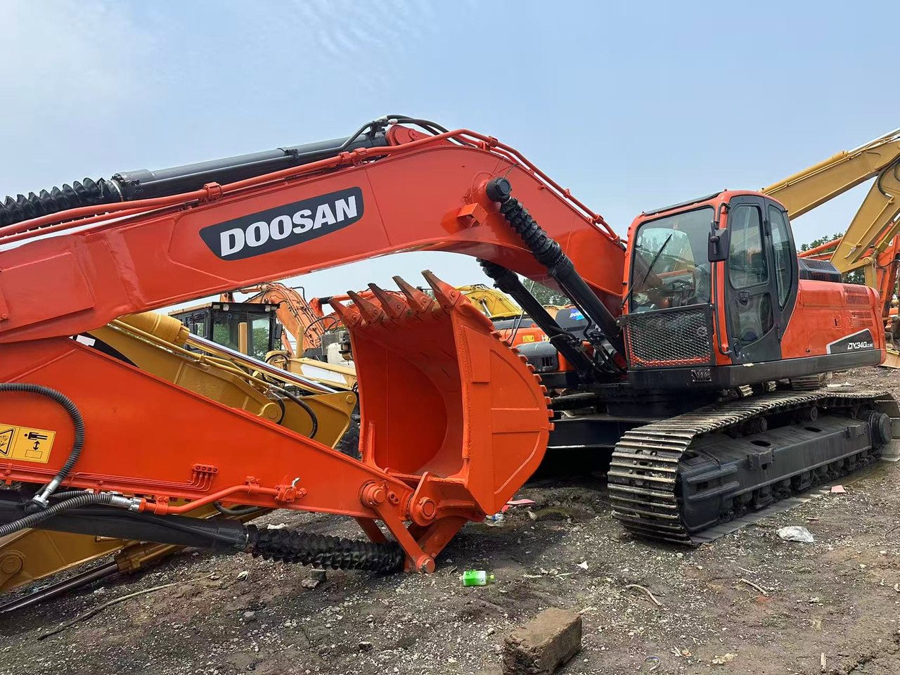 DOOSAN dx340 low working hours good price in stock for sale - Ekskavator me zinxhirë: foto 4 DOOSAN dx340 low working hours good price in stock for sale - Ekskavator me zinxhirë: foto 4