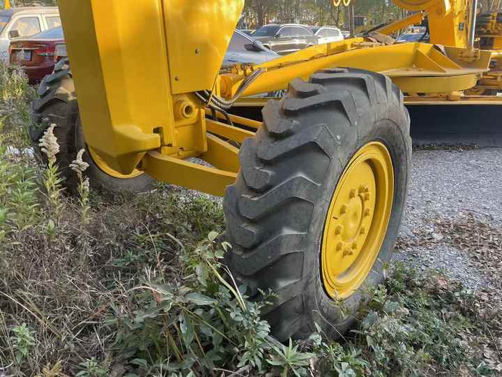Japan Komatsu GD655 Motor Grader Cheap Price Komatsu Road Grader GD655 Good Condition in China - Makinë niveluese: foto 5 Japan Komatsu GD655 Motor Grader Cheap Price Komatsu Road Grader GD655 Good Condition in China - Makinë niveluese: foto 5