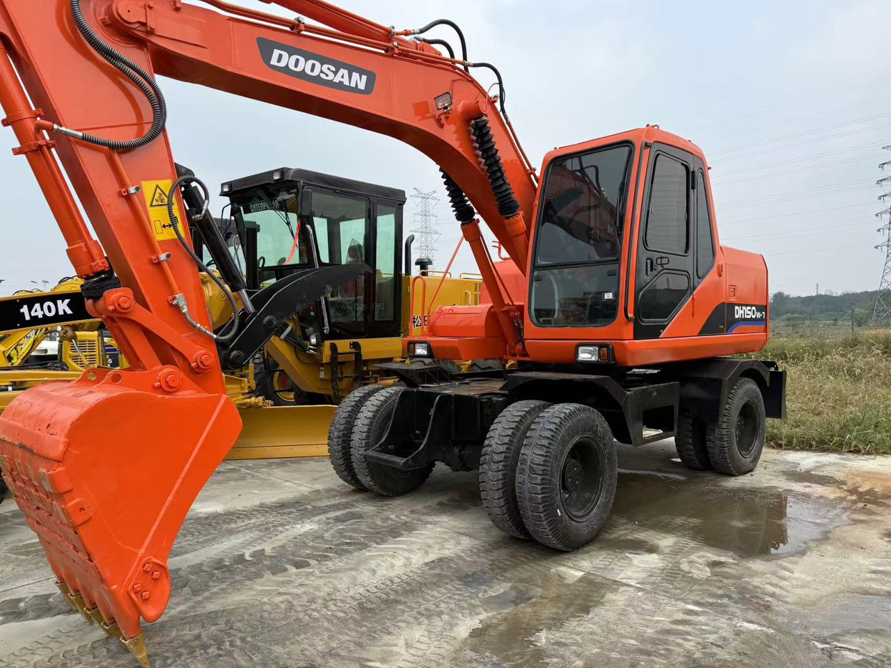 DOOSAN Good Condition Original Doosan DH150w-7 Wheel Excavator 15 Tons Used Doosan Dh150w-7 Excavator Used Wheel Excavator for Sale - Makineri ndërtimi: foto 1 DOOSAN Good Condition Original Doosan DH150w-7 Wheel Excavator 15 Tons Used Doosan Dh150w-7 Excavator Used Wheel Excavator for Sale - Makineri ndërtimi: foto 1