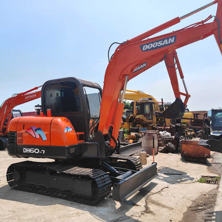 Original Second-hand Doosan DH60-7 Excavator Is in Good Condition Strong and Simple Maintenance - Ekskavator me zinxhirë: foto 1 Original Second-hand Doosan DH60-7 Excavator Is in Good Condition Strong and Simple Maintenance - Ekskavator me zinxhirë: foto 1