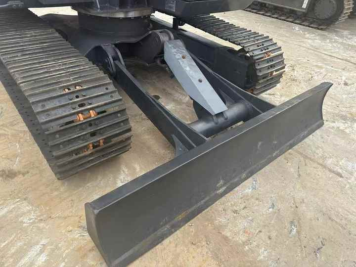 Used Hitachi Excavator ZX70 7ton Japan Import Second Hand Small Crawler ZX70 Excavator for Sale - Ekskavator me zinxhirë: foto 5 Used Hitachi Excavator ZX70 7ton Japan Import Second Hand Small Crawler ZX70 Excavator for Sale - Ekskavator me zinxhirë: foto 5