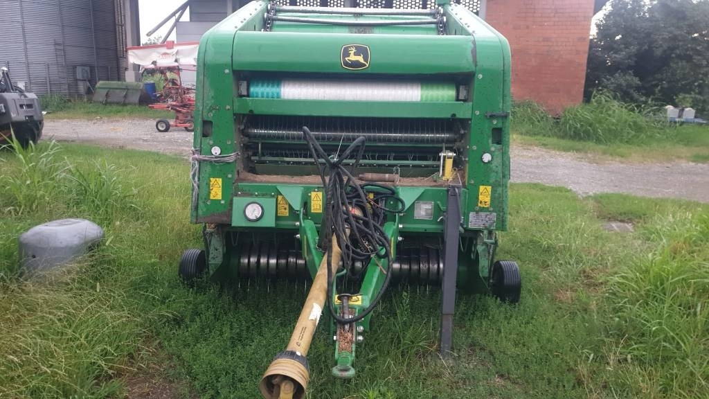 John Deere F 450 - Dengmbledhëse e rrumbullakët: foto 2 John Deere F 450 - Dengmbledhëse e rrumbullakët: foto 2