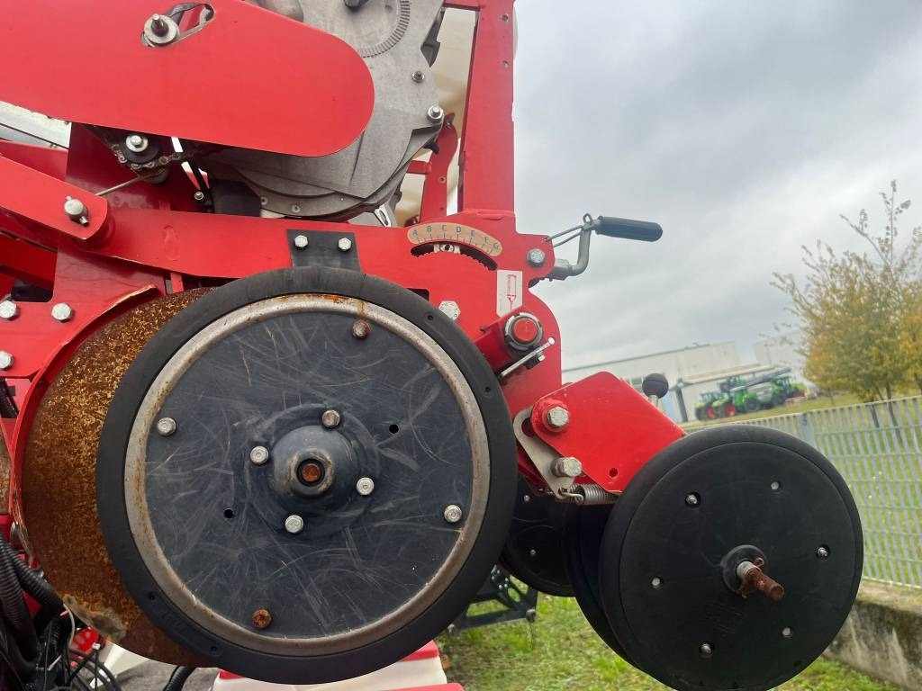 Mascar M 12 - Makinë mbjellëse precize: foto 4 Mascar M 12 - Makinë mbjellëse precize: foto 4