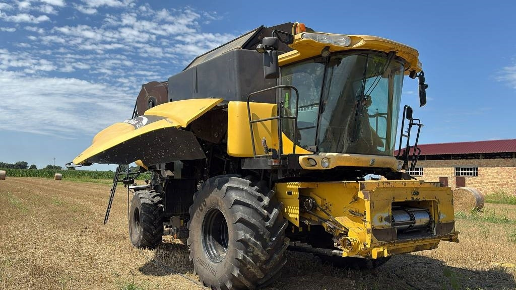 New Holland CR 960  - Autokombajnë: foto 1 New Holland CR 960  - Autokombajnë: foto 1