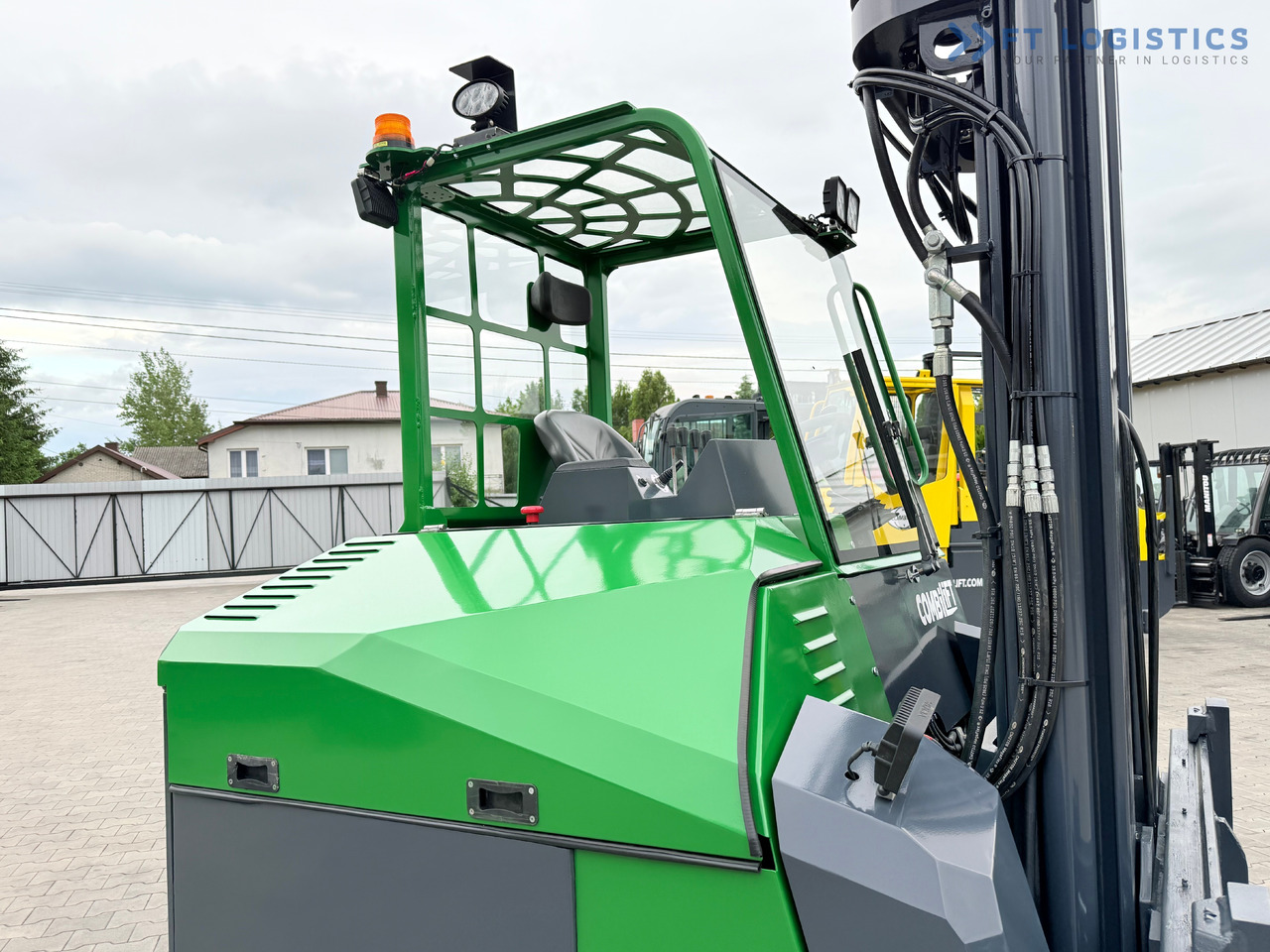 COMBILIFT Combilift CBE4000 / TRIPLEX 5200MM / ELECTRIC / FREE LIFT / FORK POSITIONER / SIDESHIFT / LIKE NEW - Pirun ritërheqës me 4 rrugë: foto 4 COMBILIFT Combilift CBE4000 / TRIPLEX 5200MM / ELECTRIC / FREE LIFT / FORK POSITIONER / SIDESHIFT / LIKE NEW - Pirun ritërheqës me 4 rrugë: foto 4