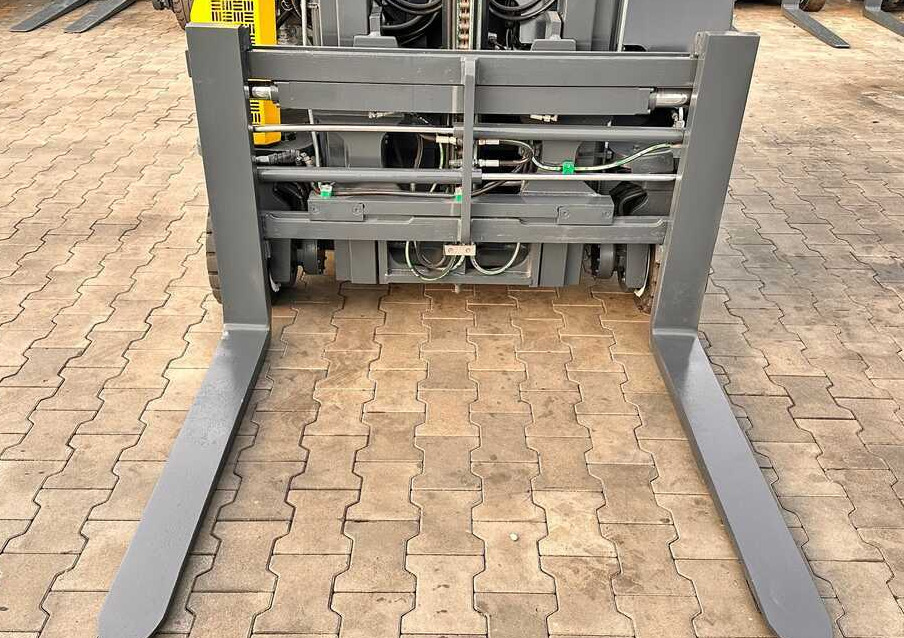 Combilift C2500CB / DUPLEX / 4100MM / DIESEL / FREE LIFT / FORK POSITIONER / SIDE SHIFT / LIKE NEW - Pirun ritërheqës me 4 rrugë: foto 5 Combilift C2500CB / DUPLEX / 4100MM / DIESEL / FREE LIFT / FORK POSITIONER / SIDE SHIFT / LIKE NEW - Pirun ritërheqës me 4 rrugë: foto 5