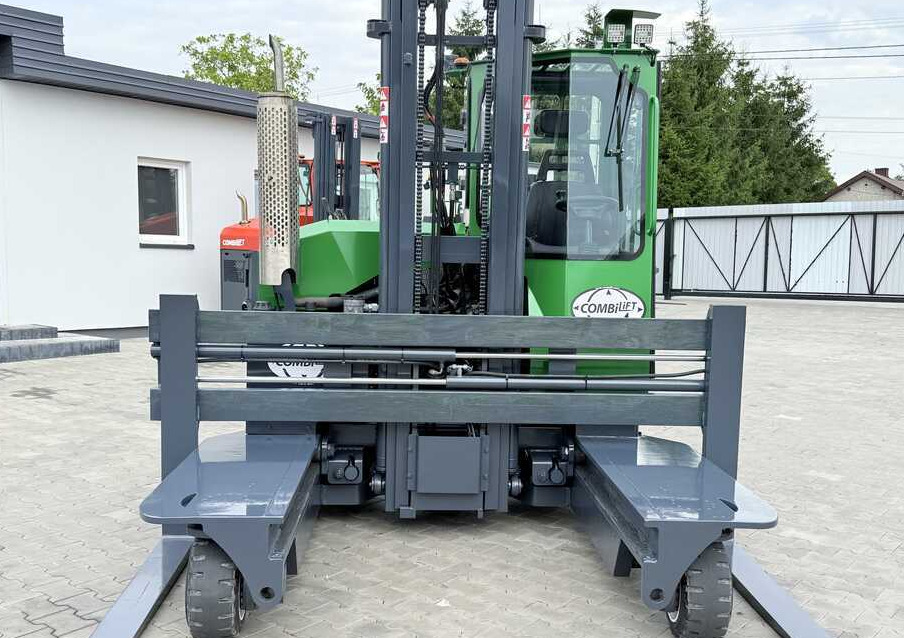 Combilift C3000 / DIESEL / DUPLEX 4000MM / WIDE FORK POSITIONER / FULL CABIN - Pirun ritërheqës me 4 rrugë: foto 4 Combilift C3000 / DIESEL / DUPLEX 4000MM / WIDE FORK POSITIONER / FULL CABIN - Pirun ritërheqës me 4 rrugë: foto 4