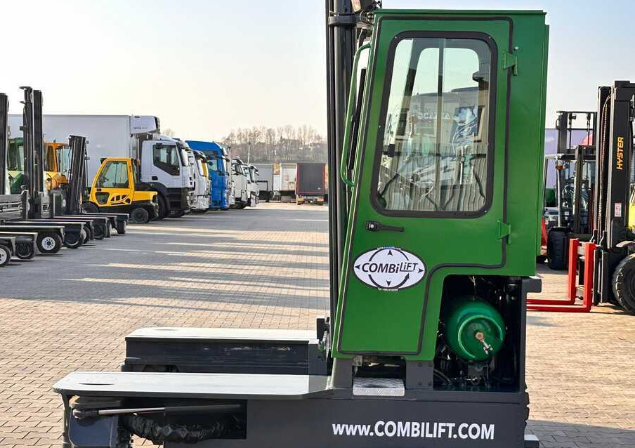 Combilift C3000 / DUPLEX / 4100MM / LPG / FREE LIFT / LIKE NEW - Pirun ritërheqës me 4 rrugë: foto 2 Combilift C3000 / DUPLEX / 4100MM / LPG / FREE LIFT / LIKE NEW - Pirun ritërheqës me 4 rrugë: foto 2