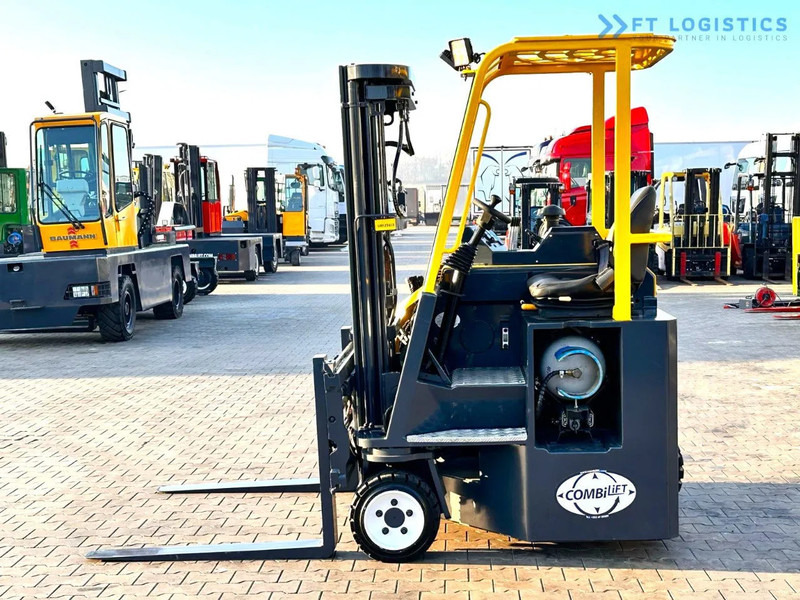 Combilift C3000CB / LPG / TRIPLEX - 4900MM / LPG / FREE LIFT / FORK POSITIONER C3000CB / LPG / TRIPLEX - 4900MM / LPG / FREE LIFT / FORK P - Pirun ritërheqës me 4 rrugë: foto 2 Combilift C3000CB / LPG / TRIPLEX - 4900MM / LPG / FREE LIFT / FORK POSITIONER C3000CB / LPG / TRIPLEX - 4900MM / LPG / FREE LIFT / FORK P - Pirun ritërheqës me 4 rrugë: foto 2
