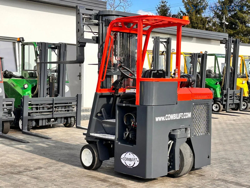 Combilift C3000CB / LPG / TRIPLEX / 5500MM / FREE LIFT / FORK SHIFT / POSITIONER C3000CB / LPG / TRIPLEX / 5500MM / FREE LIFT / FORK SHIFT - Pirun ritërheqës me 4 rrugë: foto 3 Combilift C3000CB / LPG / TRIPLEX / 5500MM / FREE LIFT / FORK SHIFT / POSITIONER C3000CB / LPG / TRIPLEX / 5500MM / FREE LIFT / FORK SHIFT - Pirun ritërheqës me 4 rrugë: foto 3